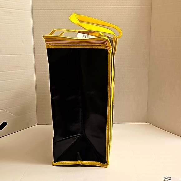 Buc-ee’s Buc Cooler Bag Brand New With Tag Black W/ Yellow Trim & Zip Cl… - Picture 4 of 8